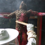 Esculturas hechas por abejas con puros panales 4