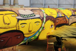 Os Gêmeos grafitean el avión oficial de la selección brasileña de fútbol 8