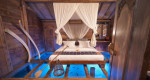 Duerme junto a los peces en Udang House | Un cuarto de hotel en Bali con piso de vidrio 1