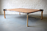 Un mesa hecha de hachas por Woodsman 43