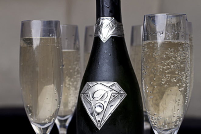 La botella de champagne, Goût de Diamants, de dos millones de dólares 10