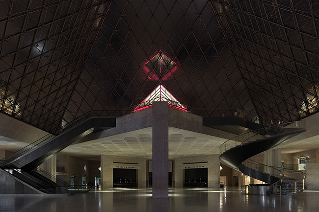 Una noche en el Louvre 1