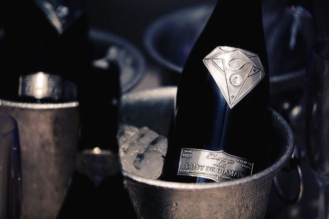 La botella de champagne, Goût de Diamants, de dos millones de dólares 7
